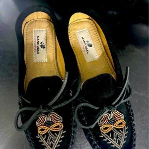 Mukuluks kayak size 8 brand new in black